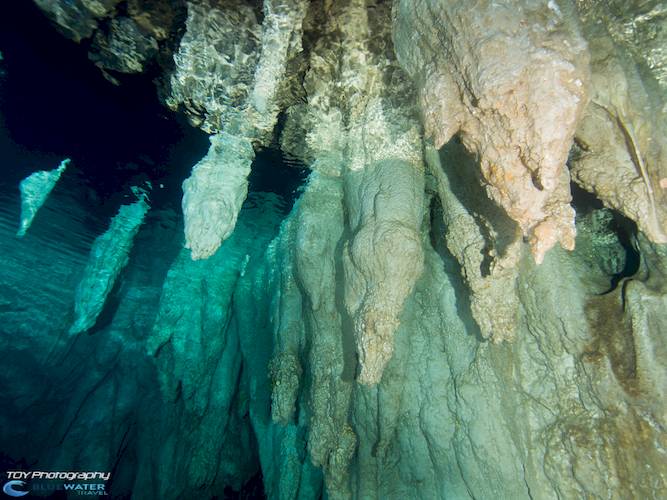 cave diving palau