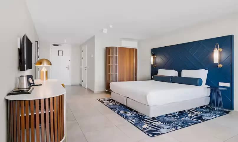 Oceanfront-1 King Bed Deluxe - image