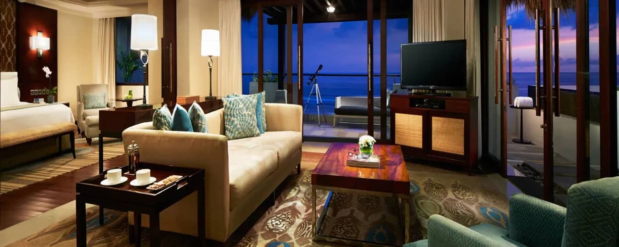 2 Bedroom Oceanfront Penthouse with Pool - image