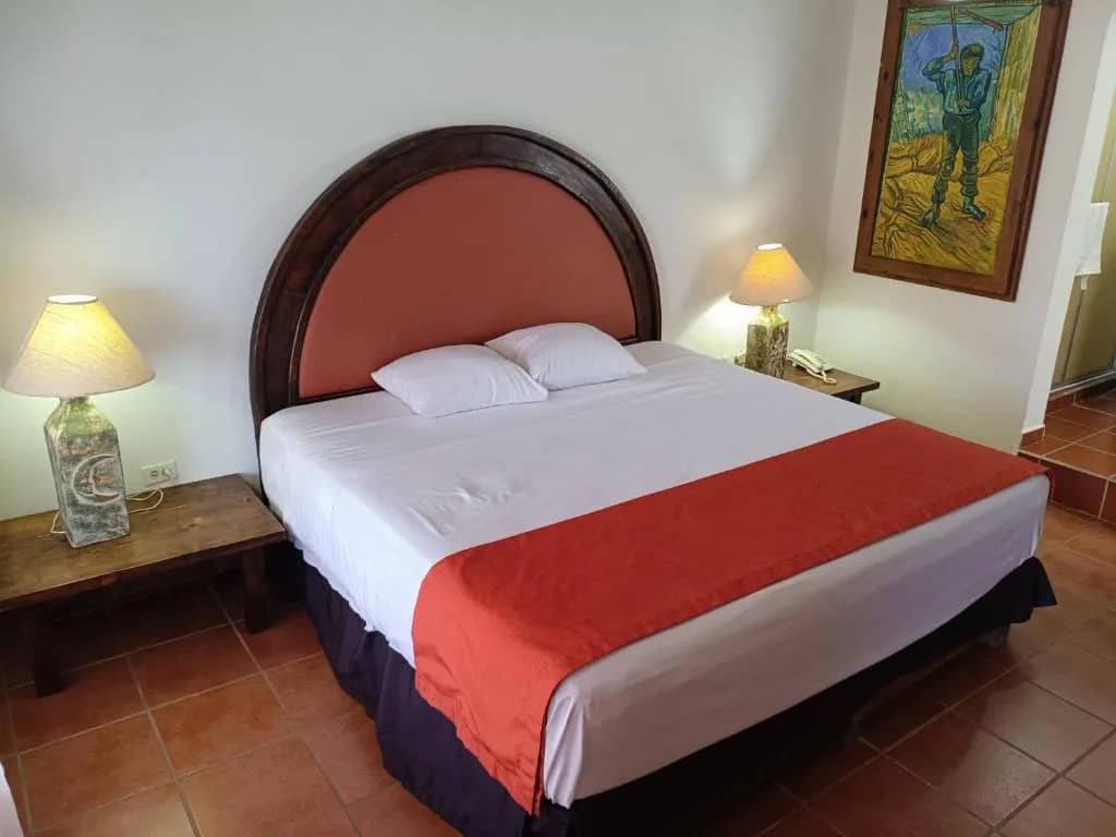 Club Room with King Bed - image