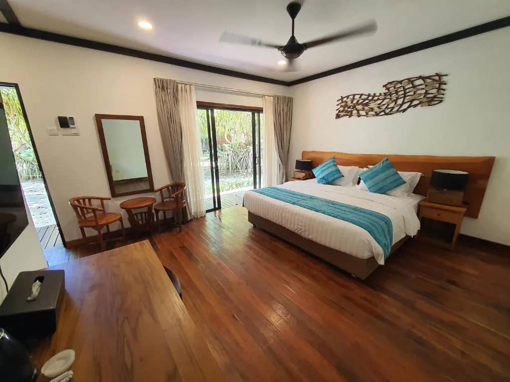 Executive Beach Chalet - image