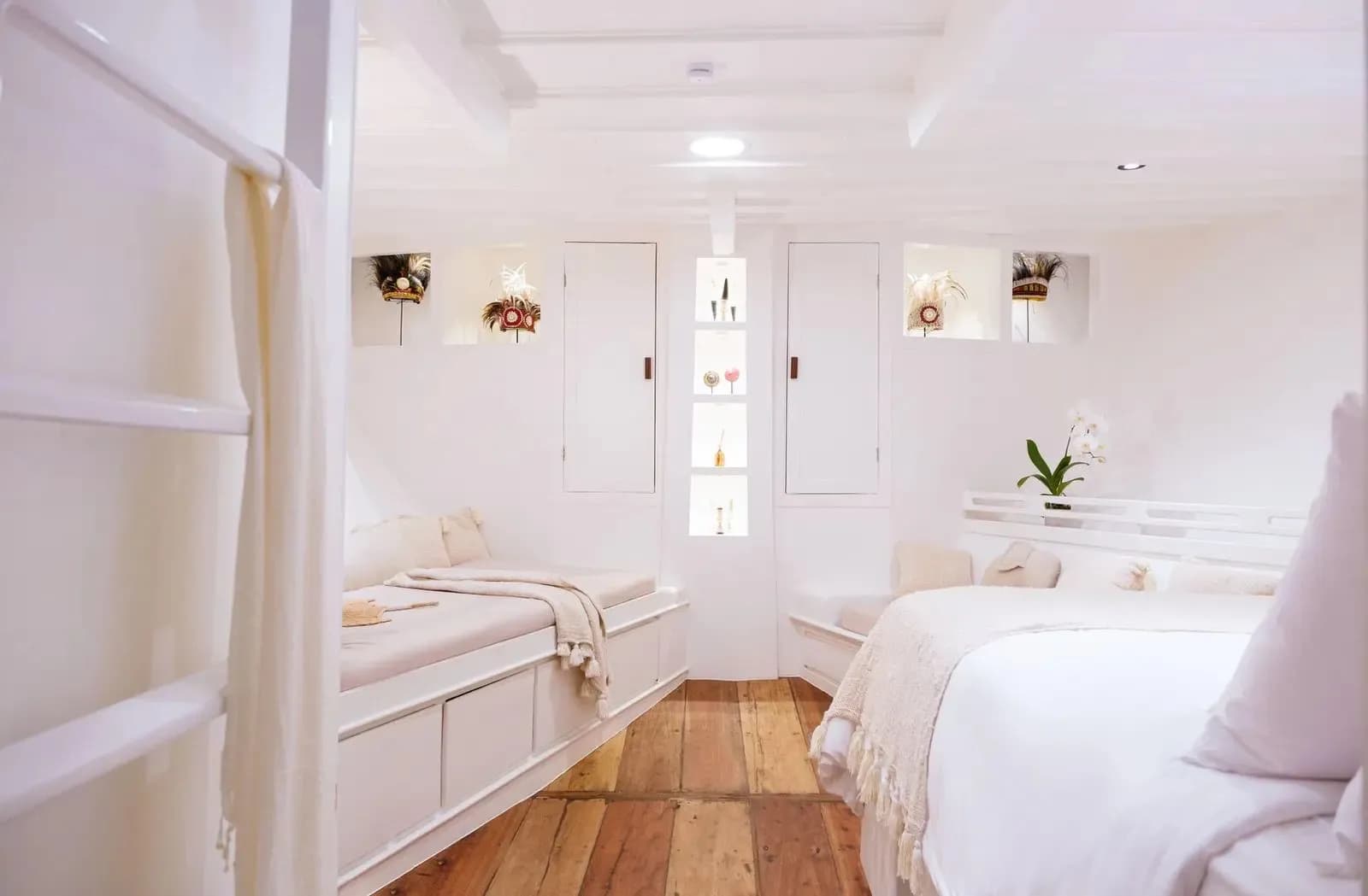 Oceanview Cabin with Porthole - image