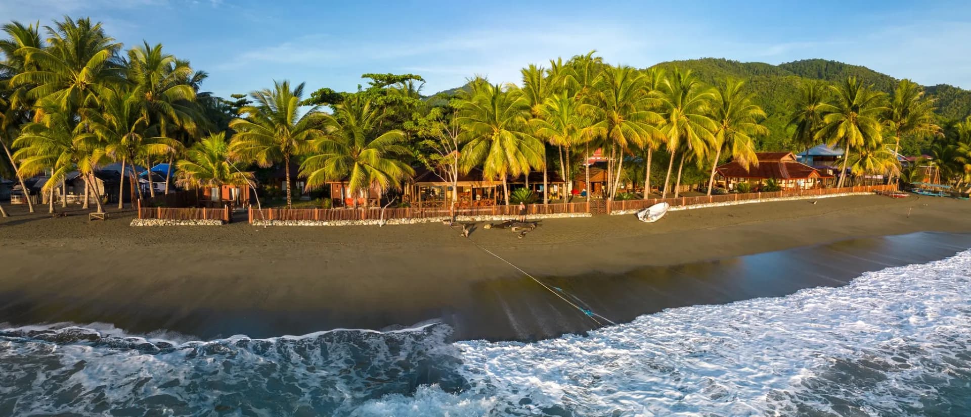 Tompotika Dive Lodge