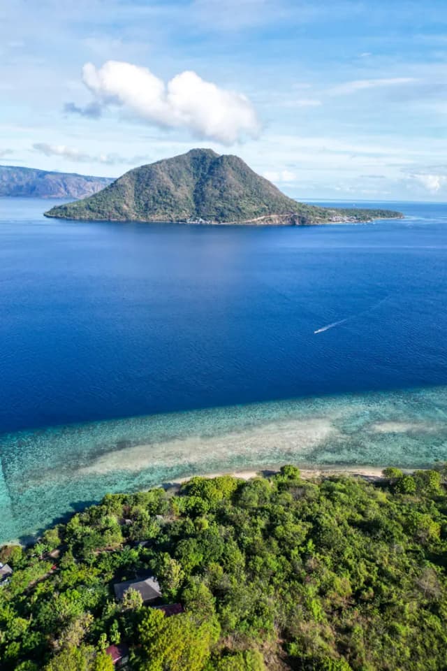 Bluewater Alor Dive, Stay, & Tour Package: 7N