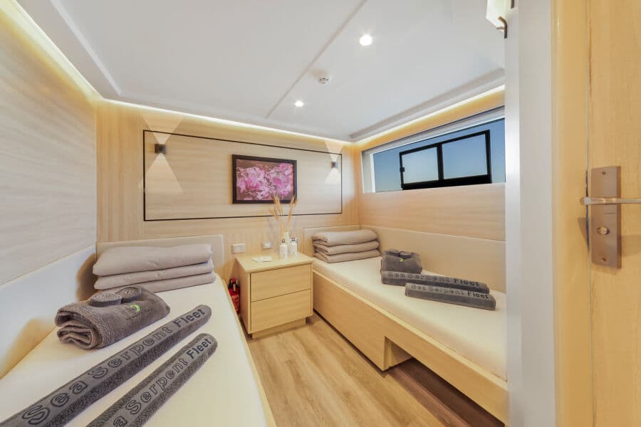 Standard Twin Main Deck - image