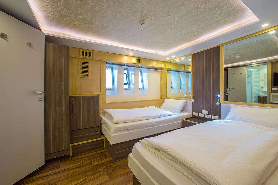 Twin Lower Deck - image