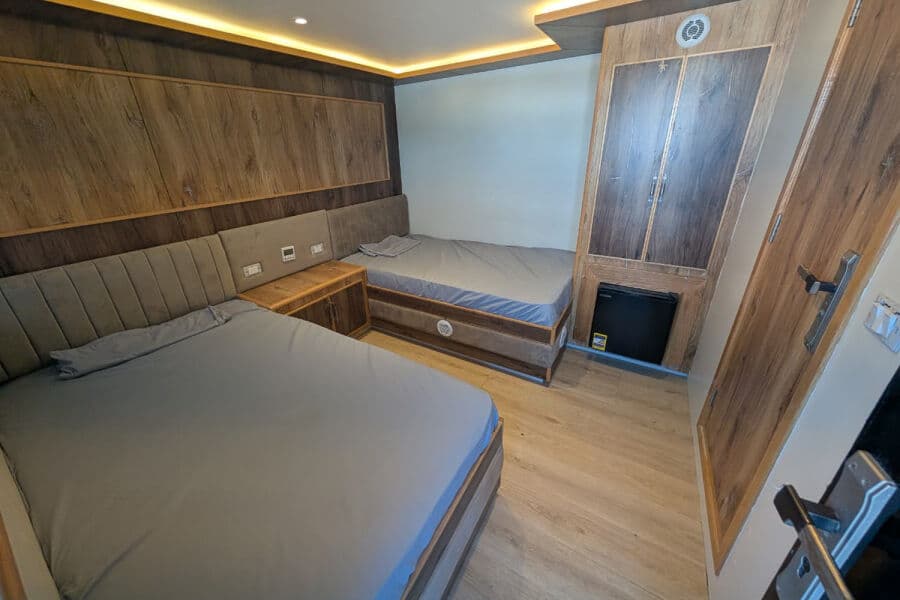 Twin Upper Deck - image