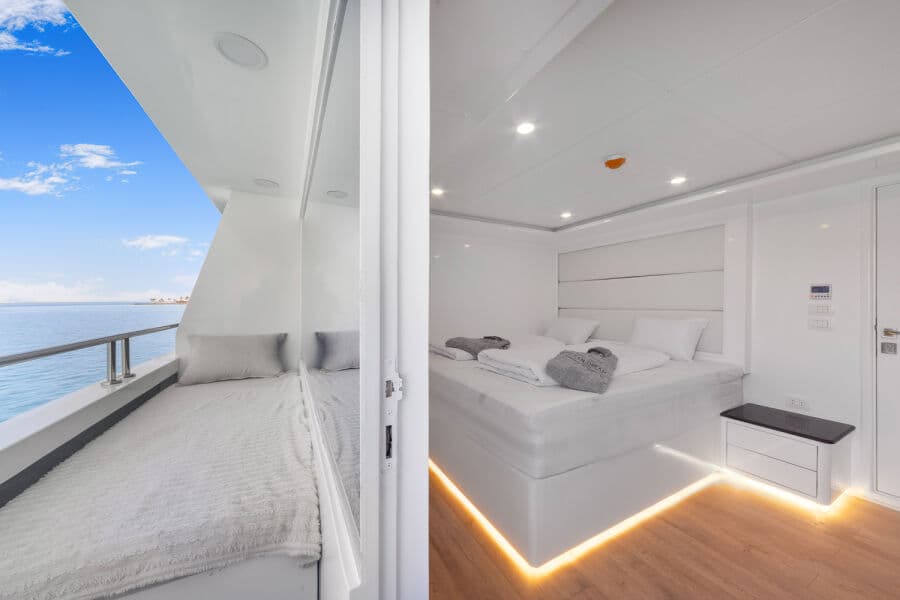 Suite C - King Size Bed, Not shareable Upper Deck - image