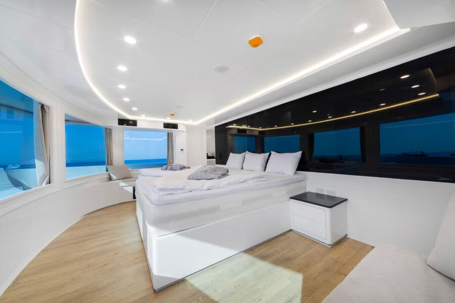 Penthouse Suite D - King Size Bed, Not shareable Sun Deck - image