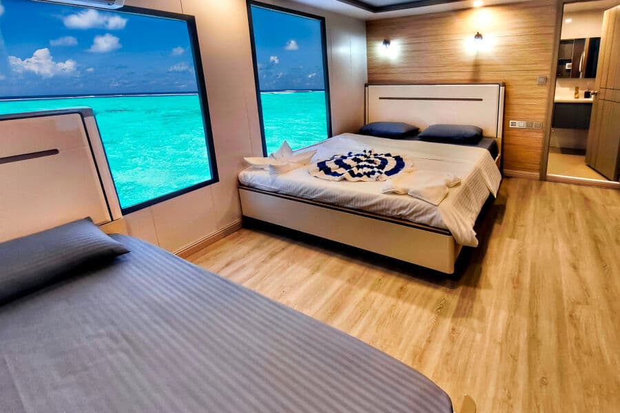 Standard - Double Bed & Single Bed Upper Deck - image