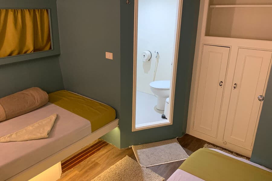 Standard Upper Deck - image