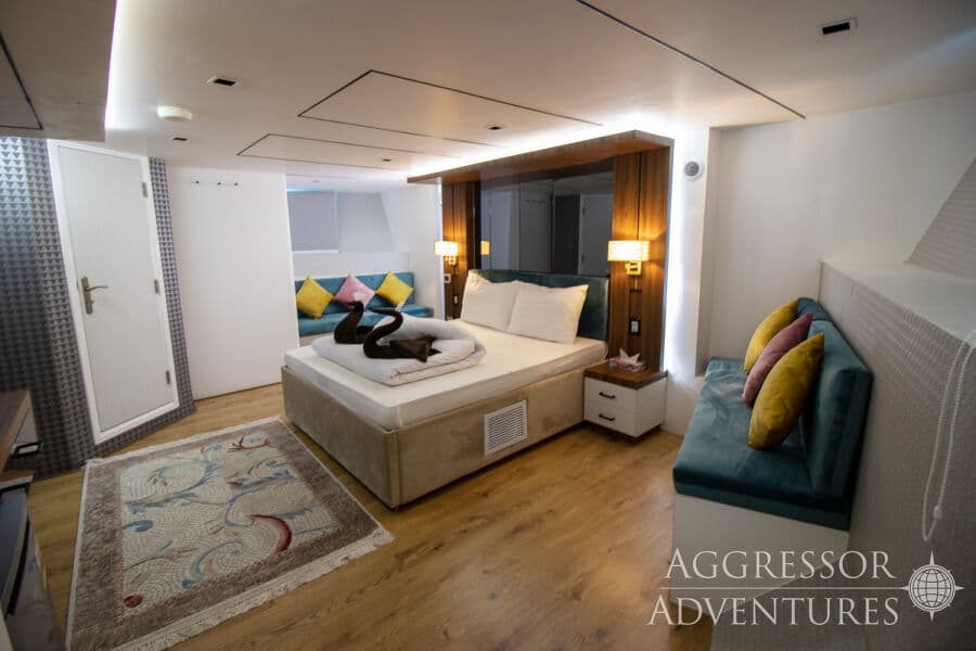 Master Upper Deck - image