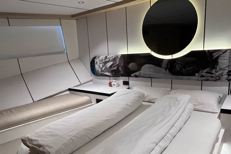 Suite Lower Deck - image