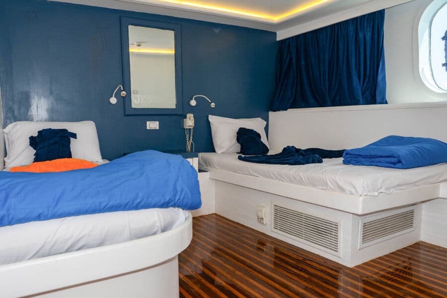 Superior Main Deck - image