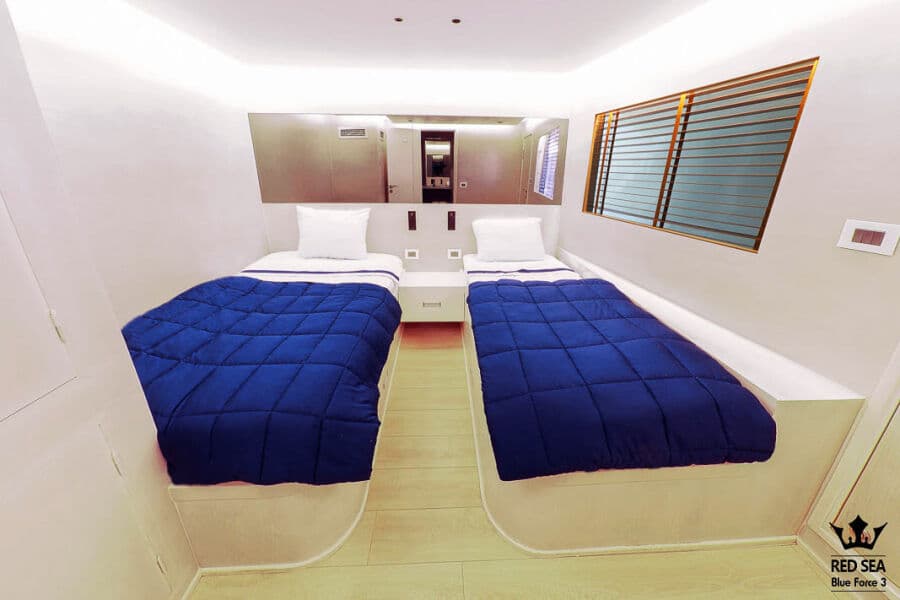 Twin Main Deck - image