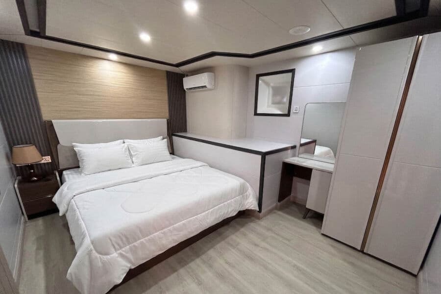 Double Lower Deck - image