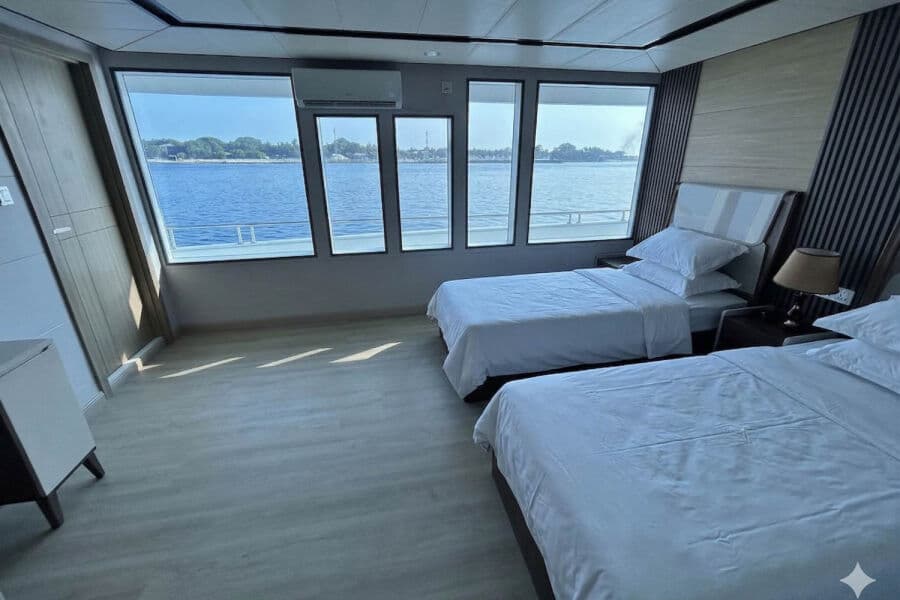 Suite Twin Upper Deck - image