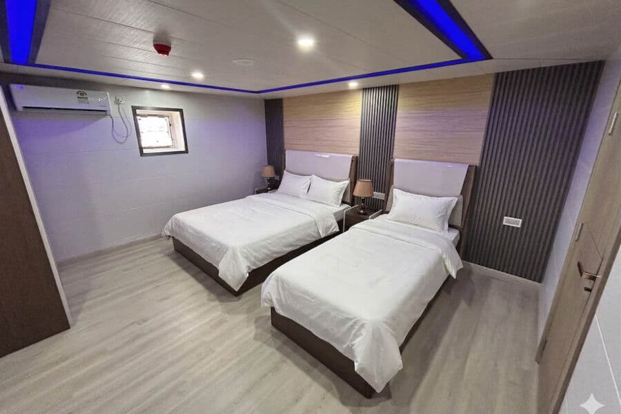 Twin Lower Deck - image