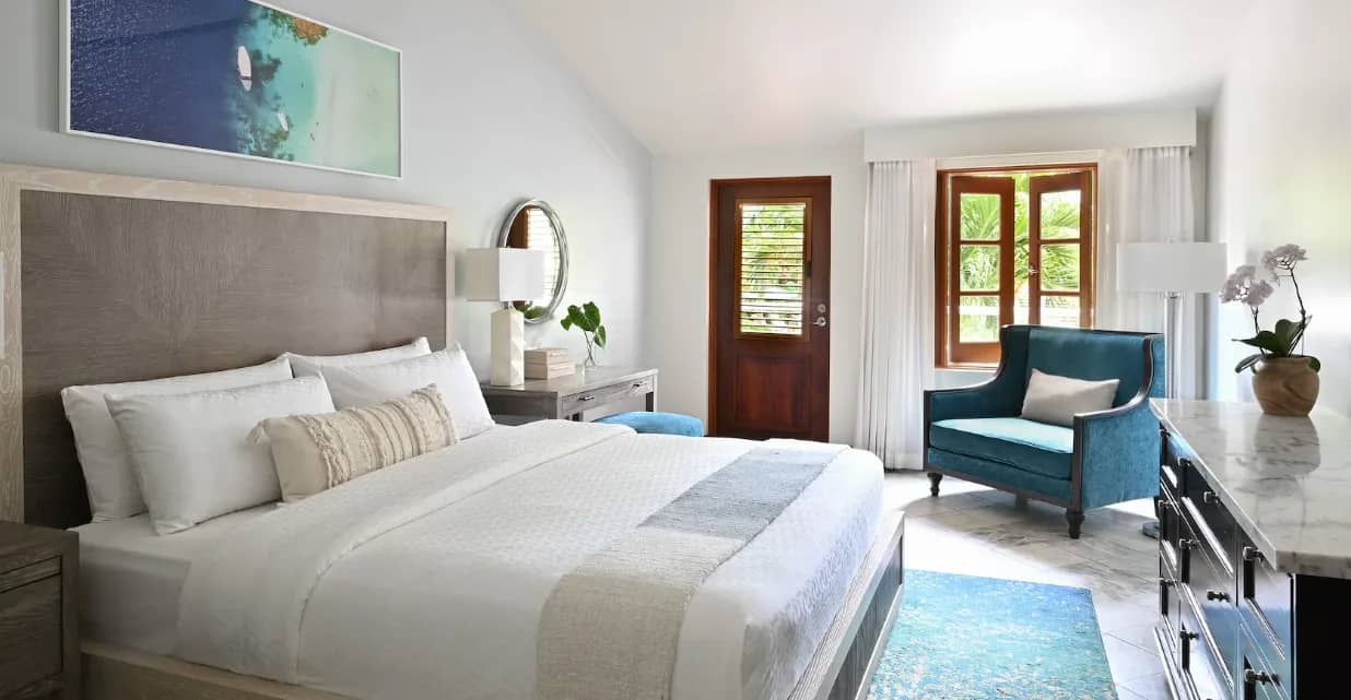 Crystal Lagoon Poolside Luxury - image Crystal Lagoon Poolside Luxury - image