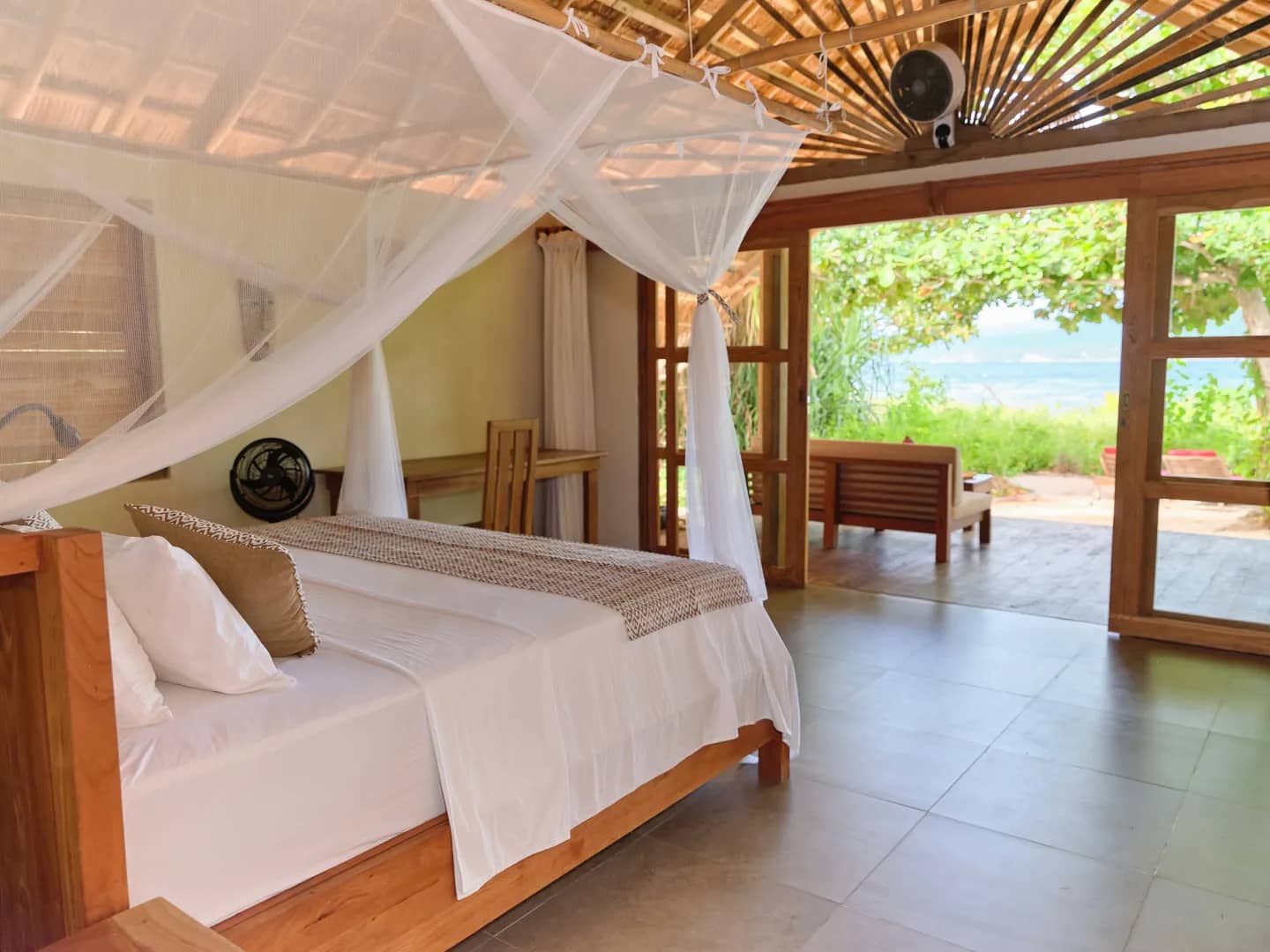 Deluxe Room - image Deluxe Room - image