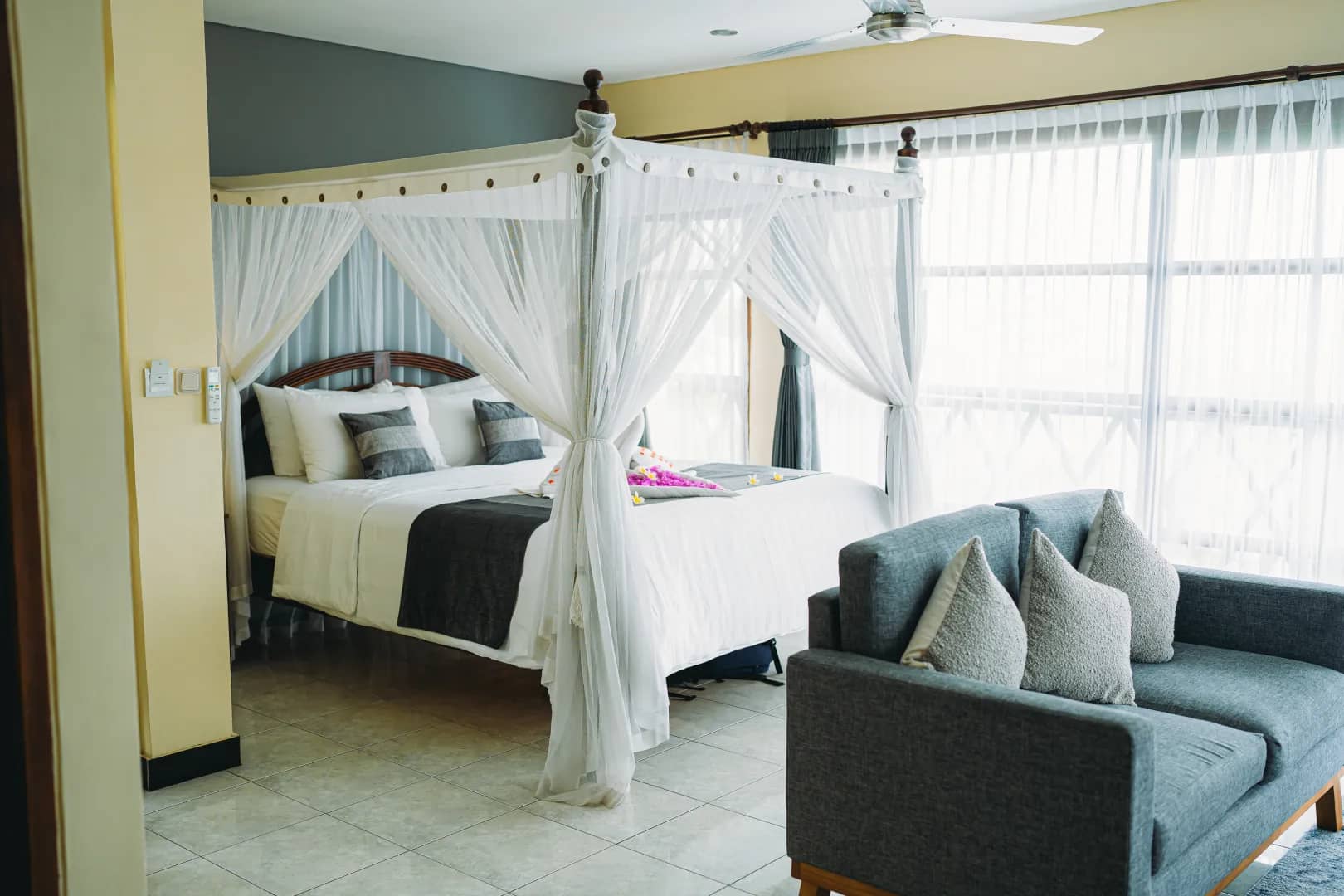 Deluxe Room - image Deluxe Room - image