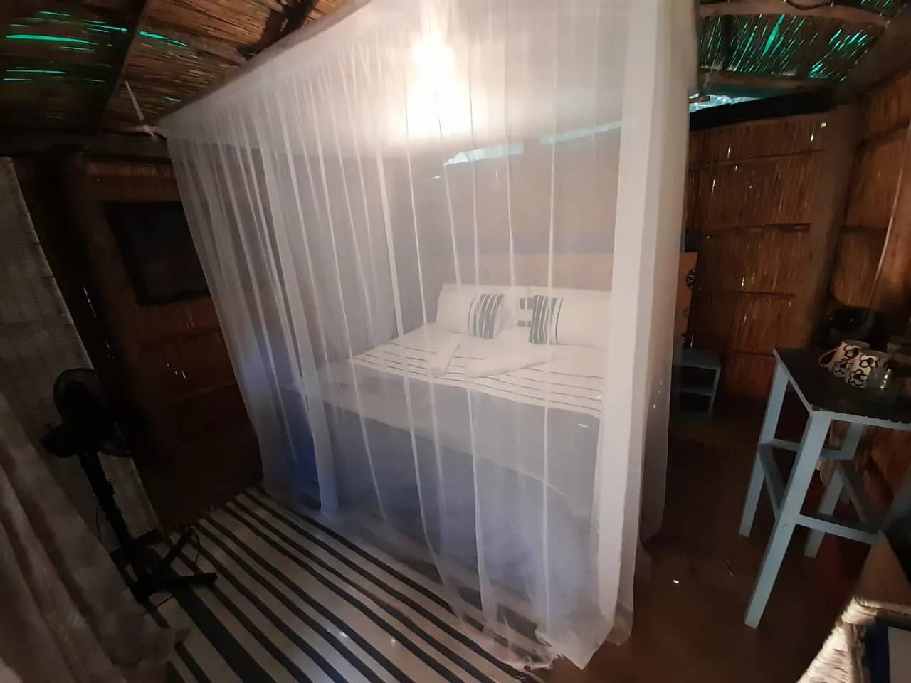 Standard Two Sleeper En suite - image Standard Two Sleeper En suite - image