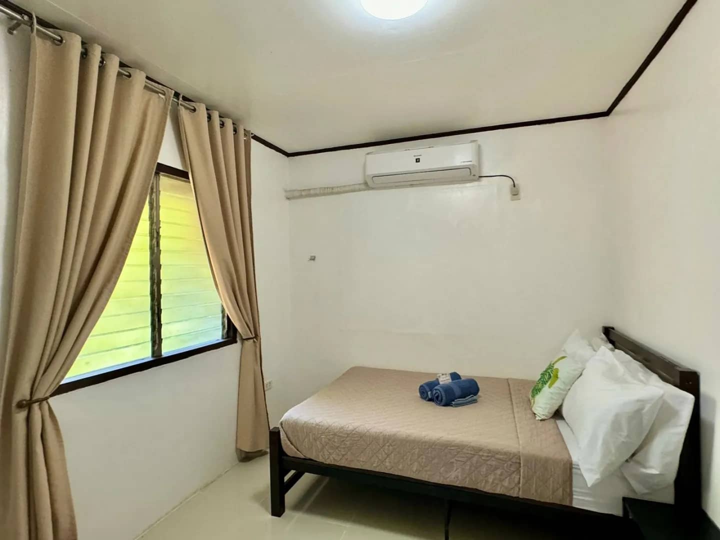 Golden Falcon - image Golden Falcon - image