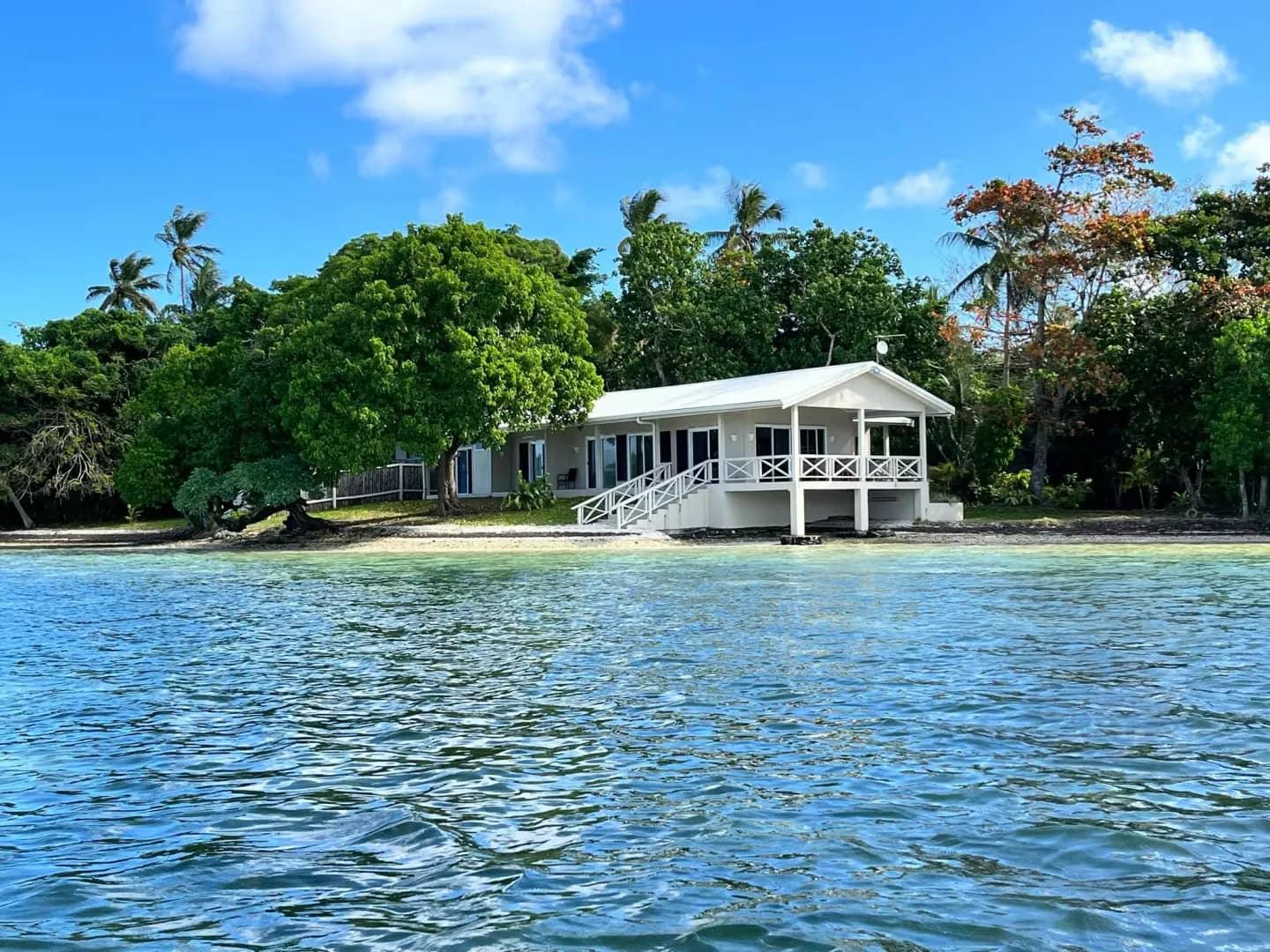 Tahlindi Beach House 3BD - image Tahlindi Beach House 3BD - image