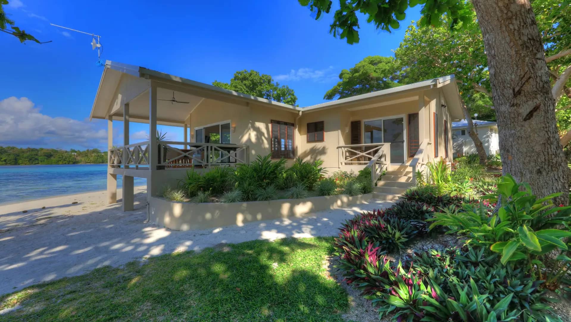 Pandanus Beach House 3BD - image Pandanus Beach House 3BD - image