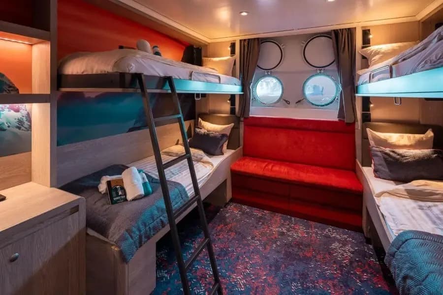 Quadruple Porthole - image Quadruple Porthole - image