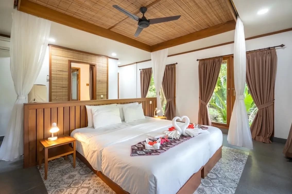 Beachfront + Hillside Cottage - image Beachfront + Hillside Cottage - image