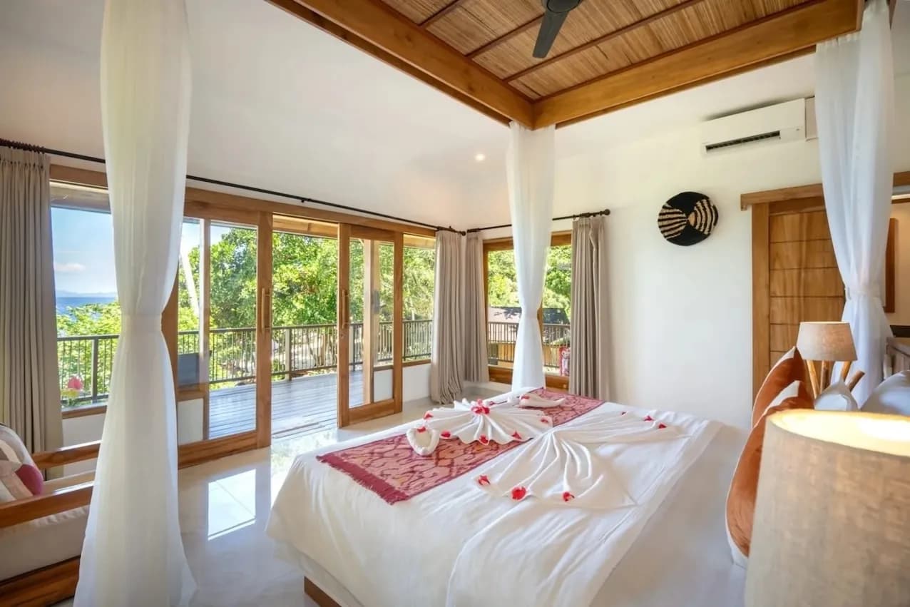 Beachfront + Premium Oceanfront Cottage - image Beachfront + Premium Oceanfront Cottage - image