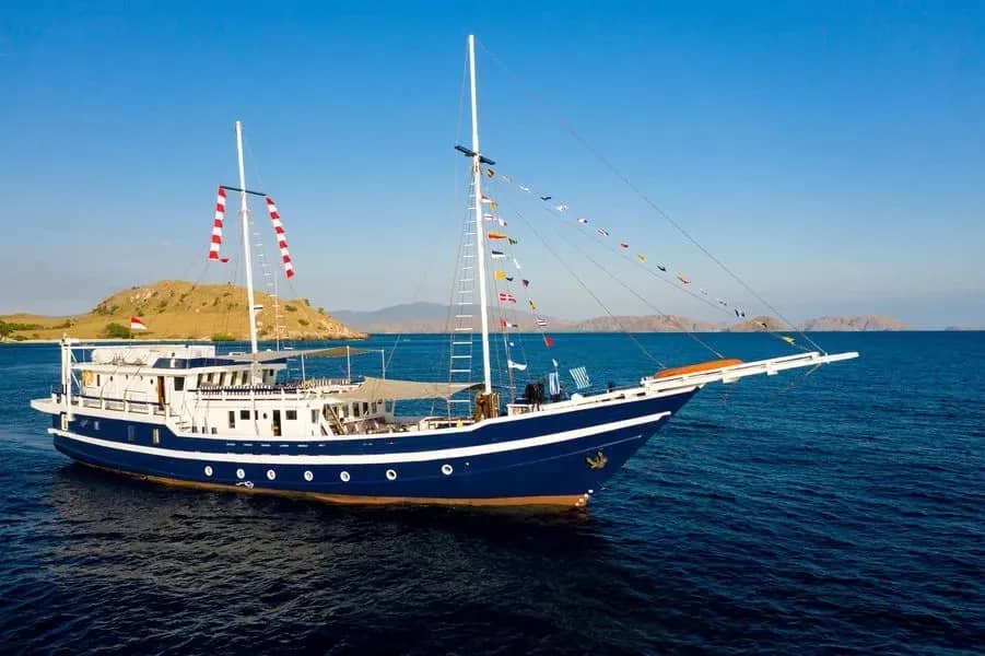 Liveaboard Diving - How to Plan, What to Expect & Insider Tips for 2026 Liveaboard Diving - How to Plan, What to Expect & Insider Tips for 2026