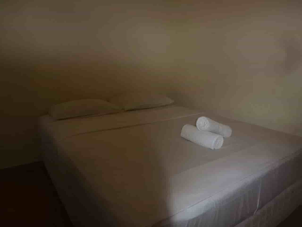 Thumbnail 9 Thumbnail 9