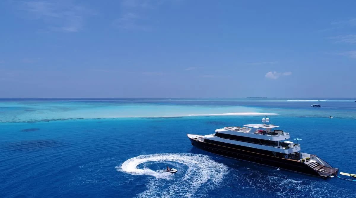 Exterior of the Azalea Liveaboard