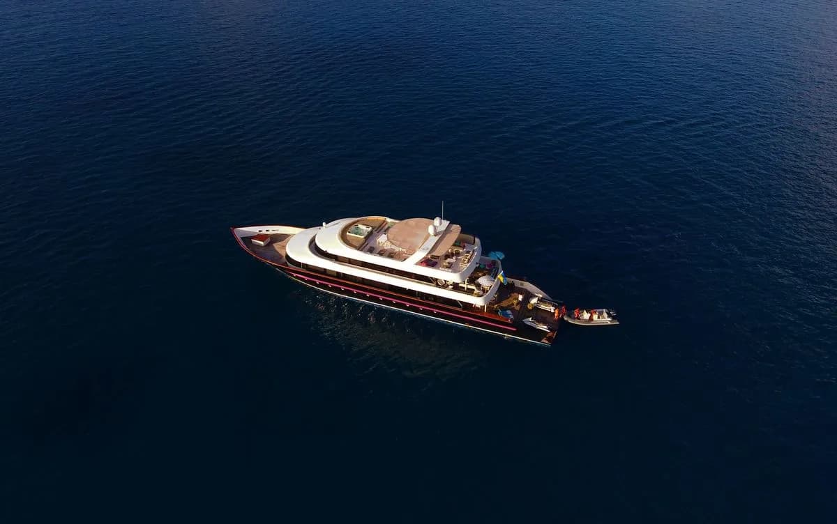 Exterior of the Azalea Liveaboard