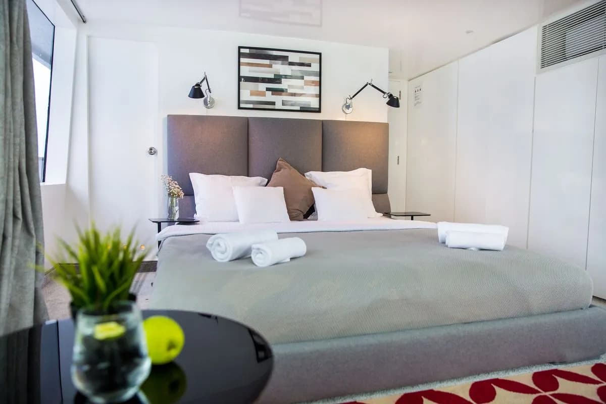 Large bed in the accommodations