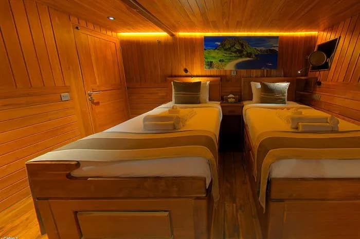 Cabin 1 in a twin configuration on Damai I Liveaboard