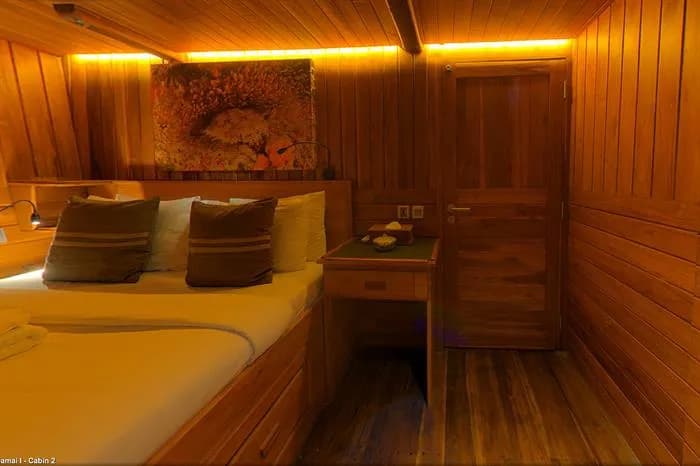 Interior of Cabin 2 on the Damai I (Dive Damai Liveaboard)