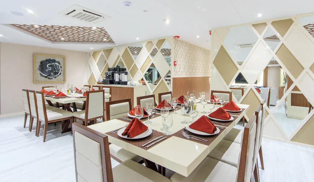 M/C Elite Galapagos - image M/C Elite Galapagos - image