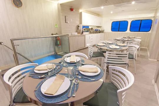 Yacht Solaris Galapagos