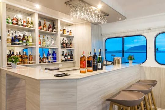 Yacht Solaris Galapagos