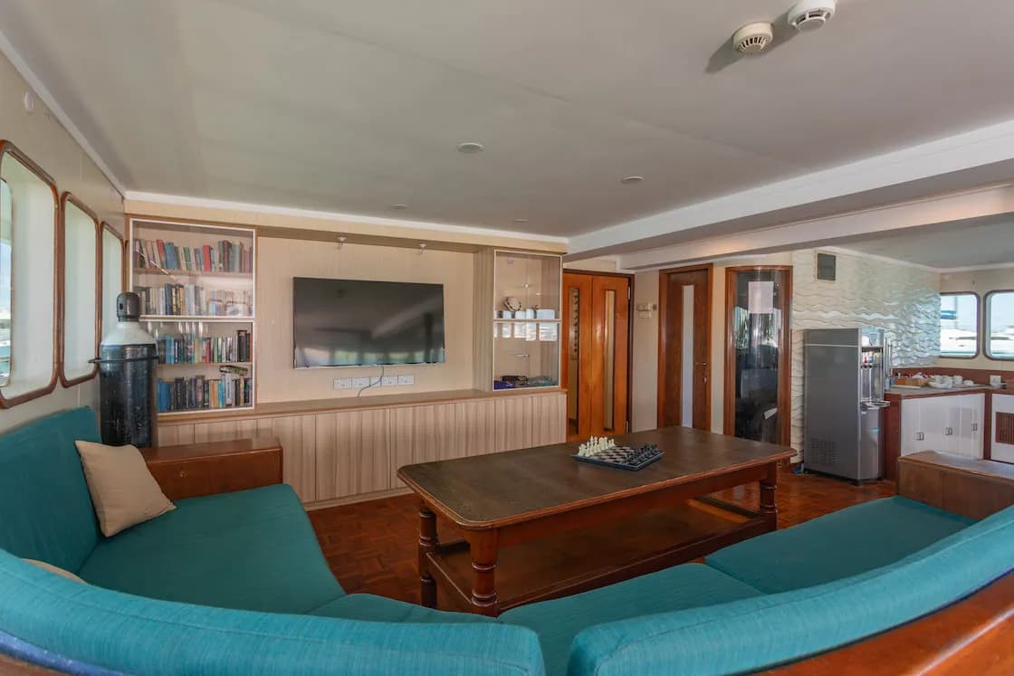 Indoor salon with couches and entertainment system