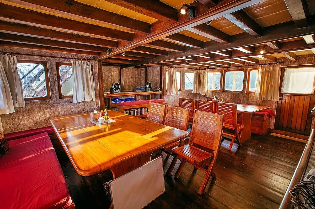 Seven Seas Liveaboard Indonesia