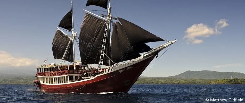 The Seven Seas liveaboard sails in Indonesia