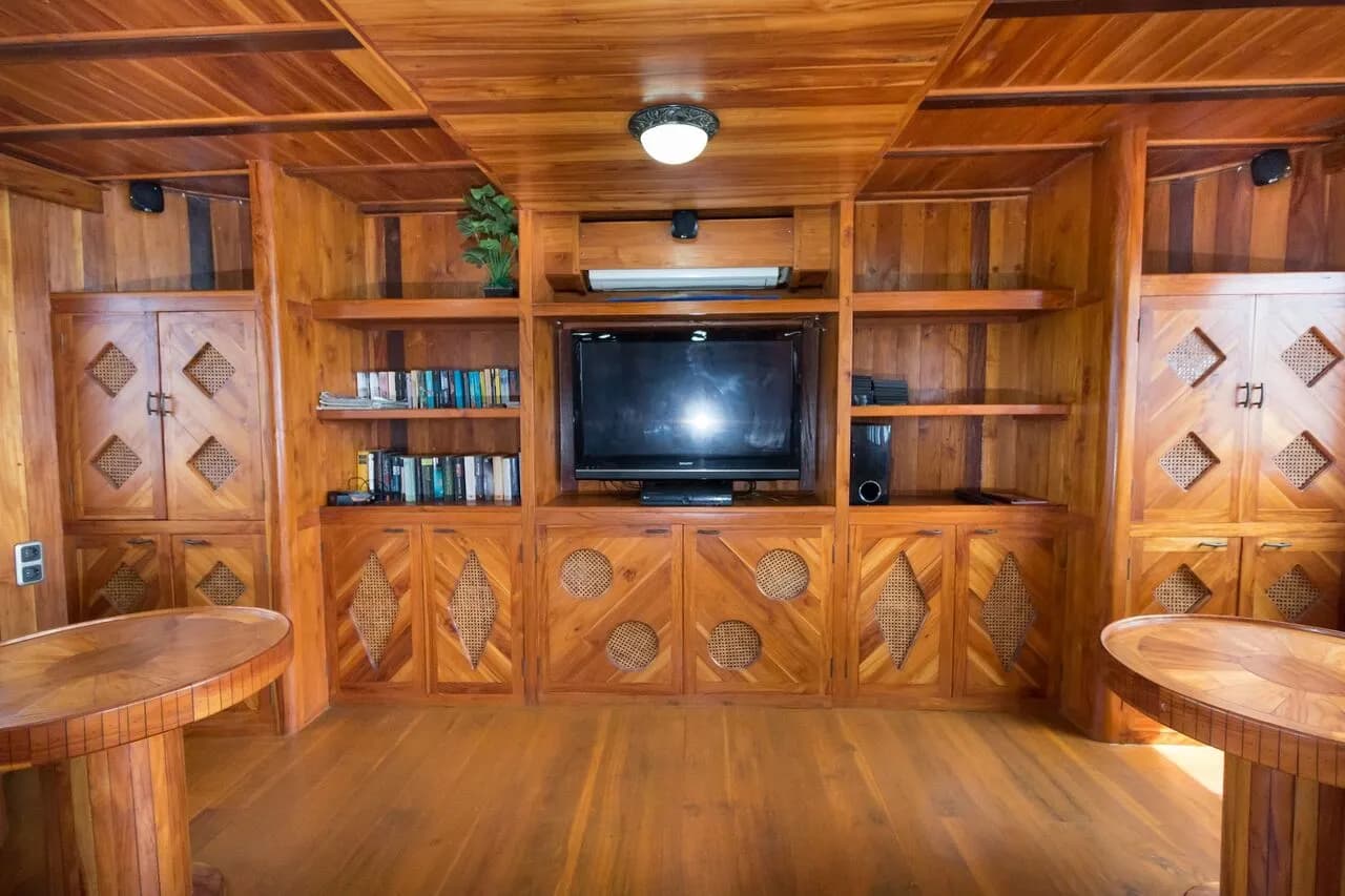 Indoor salon and lounge area