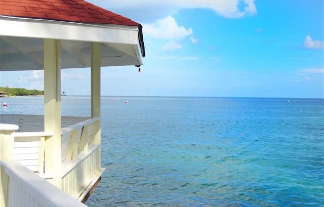 A beautiful sea view at Fantasy Island Roatan Resort.