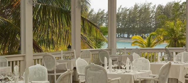 A swim up bar at Fantasy Island Roatan Resort.