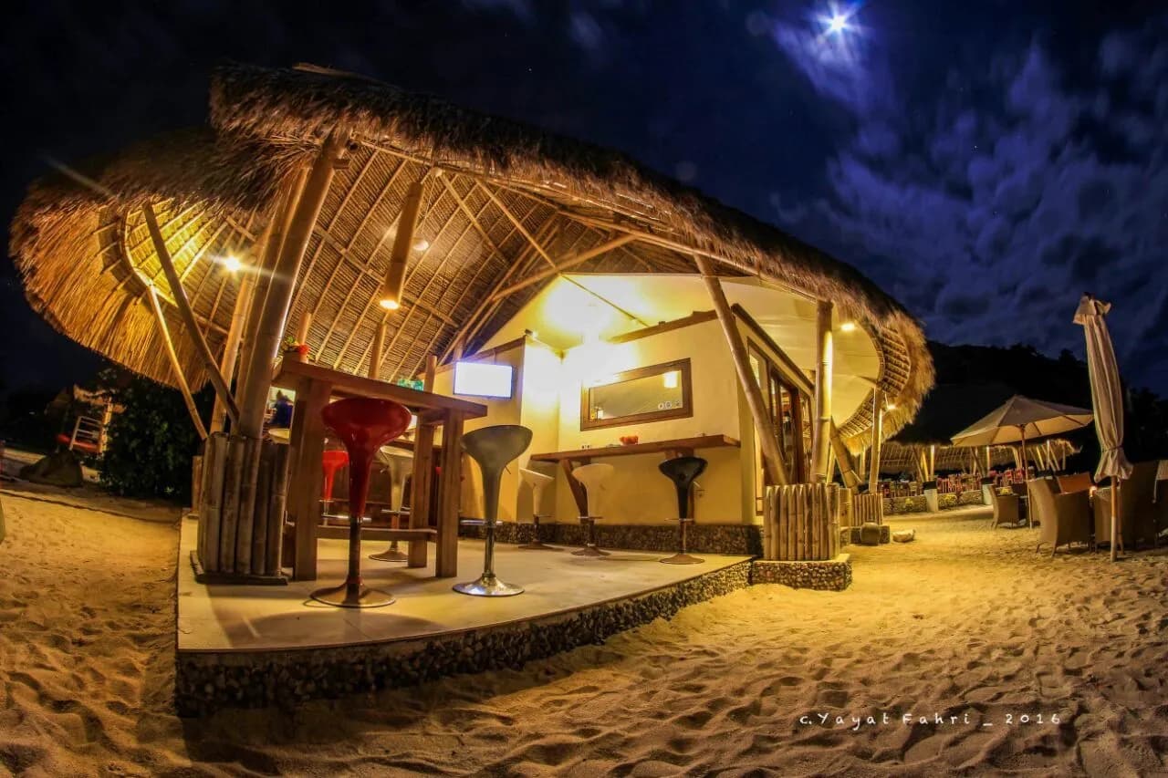 komodo-resort-1b.jpg komodo-resort-1b.jpg