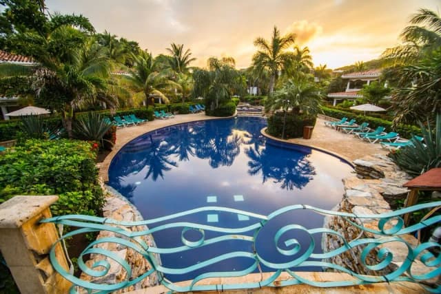 A view of the pool at Maya Princess Roatan